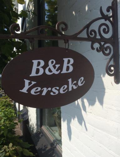 a sign that reads bc kerklee hanging on a building at Bed & Breakfast Yerseke in Yerseke