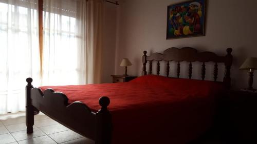 Una cama o camas en una habitación de Saint Florentin Front Al Mar