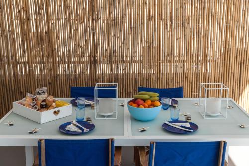 a table with a bowl of fruit and a box of fruit at Casa del Faro in Torre Canne