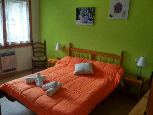 מיטה או מיטות בחדר ב-Hostal Pas De La Pera