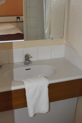 HOTEL Chateau-Thierry Centre tesisinde bir banyo