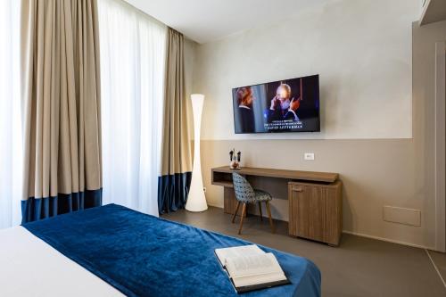 En eller flere senge i et værelse på A World Aparts - Barberini Boutique Hotel