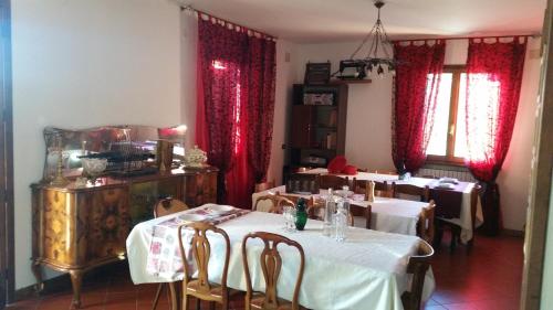 ห้องอาหารหรือที่รับประทานอาหารของ La Casetta di Badolo