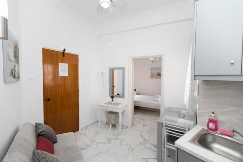 Kuchyň nebo kuchyňský kout v ubytování Kallithea Studios