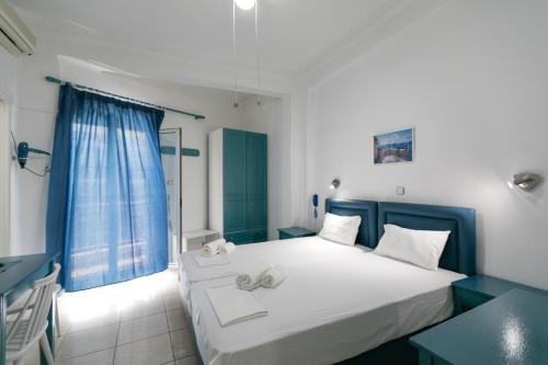 Postel nebo postele na pokoji v ubytování Kallithea Studios