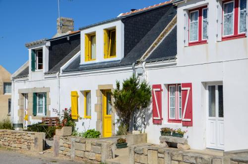 Το κτήριο όπου στεγάζεται  το κάμπινγκ