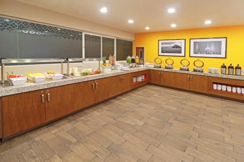 a large kitchen with a buffet line in a restaurant at Wyndham Garden Guadalajara Acueducto in Guadalajara