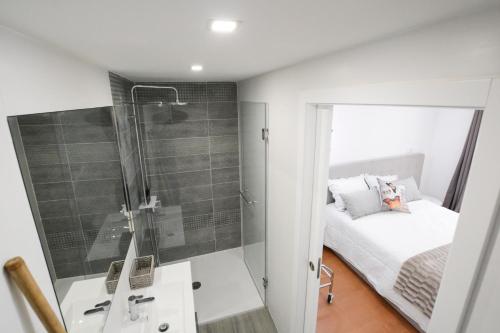 Koupelna v ubytování LUXURY Golden River Apartment - In the Heart of city center and wine cellars