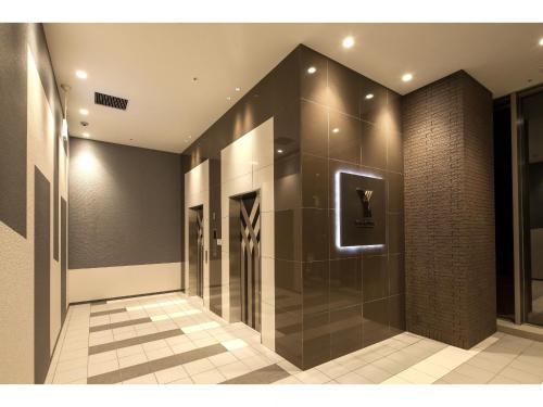 a hallway with a walk in shower in a building at Y's Hotel Asahikawa Ekimae in Asahikawa