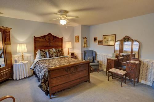 Ένα ή περισσότερα κρεβάτια σε δωμάτιο στο Blue Mountain Mist Country Inn