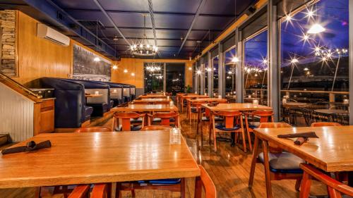Εστιατόριο ή άλλο μέρος για φαγητό στο Best Western Plus Rivershore Hotel
