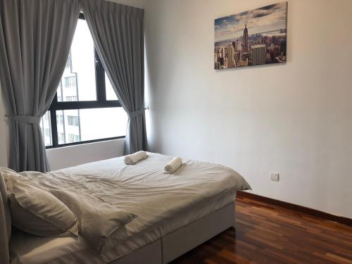Giường trong phòng chung tại [SLEEP 5PAX] Natural Living (i-Soho, i-City)