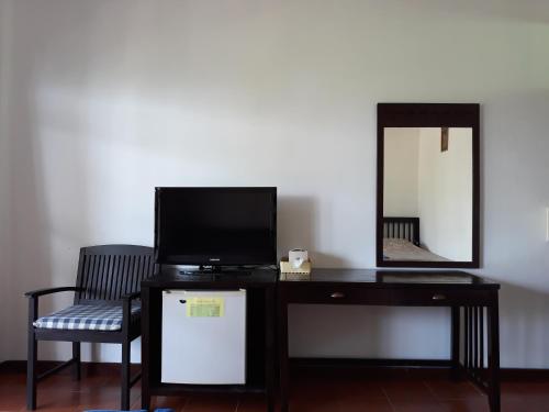 Una televisión o centro de entretenimiento en First Villa Beach Resort