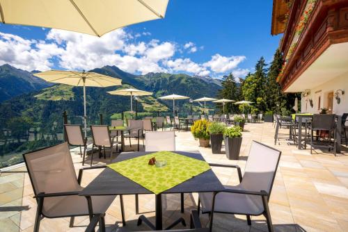 Ein allgemeiner Bergblick oder ein Berglick von des Aparthotels aus