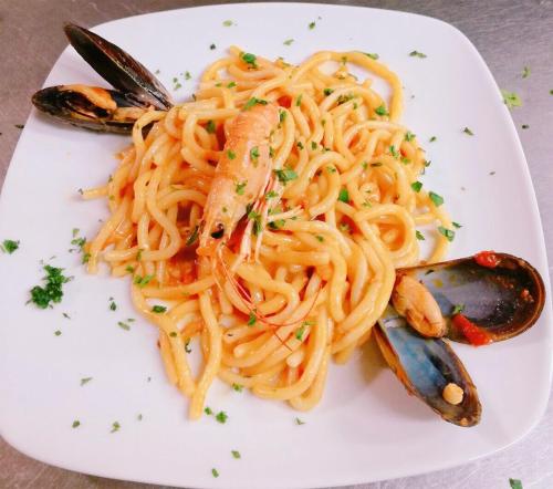 ホテルの敷地内または近くでの食事または食べ物