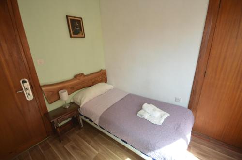 Ένα ή περισσότερα κρεβάτια σε δωμάτιο στο Hostal La Palmera