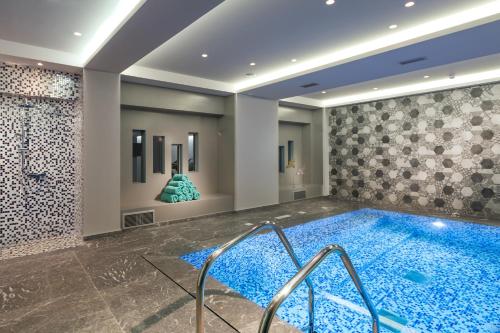 Bazén v ubytování Blue Lagoon City Hotel nebo v jeho okolí