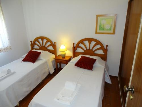 Postel nebo postele na pokoji v ubytování Falfeira Apartments