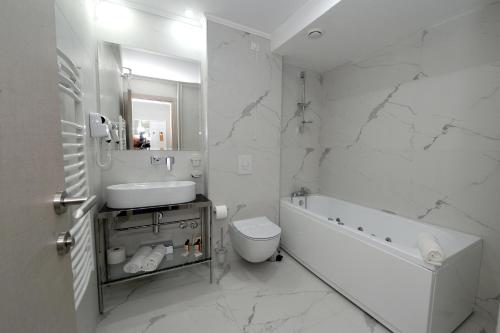Koupelna v ubytování Hotel Alexandar II