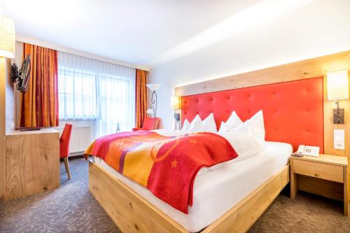 Ένα ή περισσότερα κρεβάτια σε δωμάτιο στο Hotel Alpenland