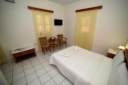 The Flower Of Monemvasia Hotelにあるベッド