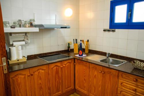Kuchyňa alebo kuchynka v ubytovaní Seaview Risco de Famara 1