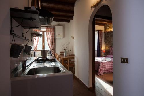 Een keuken of kitchenette bij I Casali della Parata