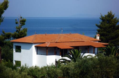 Gallery image of Fantasia Studios and Apartments in Neos Marmaras