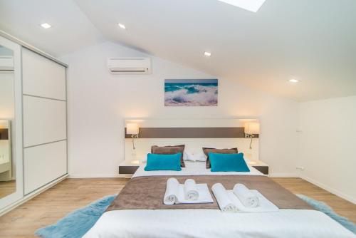 Posteľ alebo postele v izbe v ubytovaní Milohanic Luxury Porec Apartments