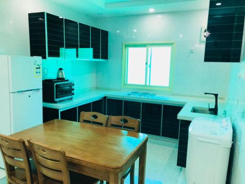 A cozinha ou cozinha compacta de بيت السلطانة للشقق الفندقية شمال محافظة النماص