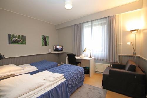 Postel nebo postele na pokoji v ubytování Hotelli Kainuu