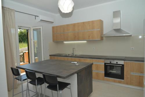 Tilemachos House near Corfu townにあるキッチンまたは簡易キッチン