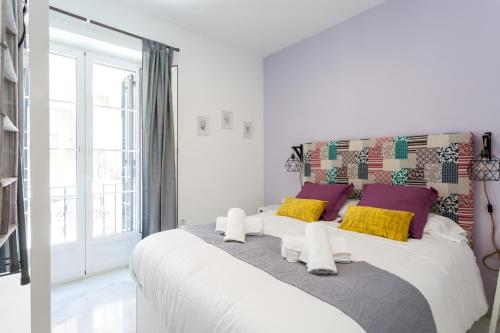 Posteľ alebo postele v izbe v ubytovaní Uniko Home Sevilla