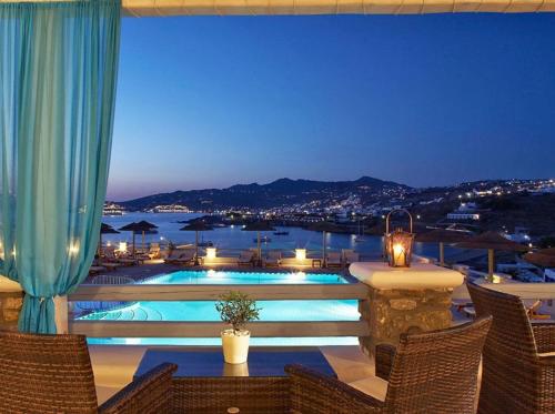 a view of a swimming pool at a resort at Grand Beach Hotel in Mýkonos City