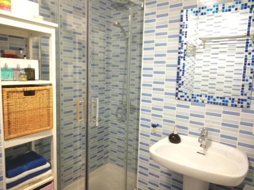 a bathroom with a sink and a shower at APplaya in El Puerto de Santa María