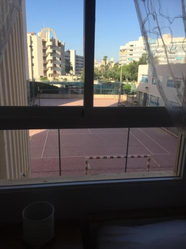 Cabo Marの敷地内または近くにあるテニス施設またはスカッシュ施設