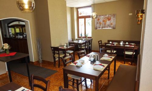 Hotel Am Rittergut 레스토랑 또는 맛집