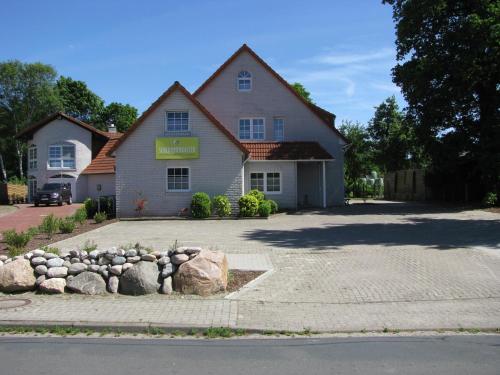 a house with a lot of rocks in front of it at Gästequartier Schlummerkasten in Sievern