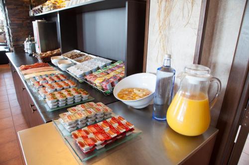 Jídlo v hostelu nebo okolí