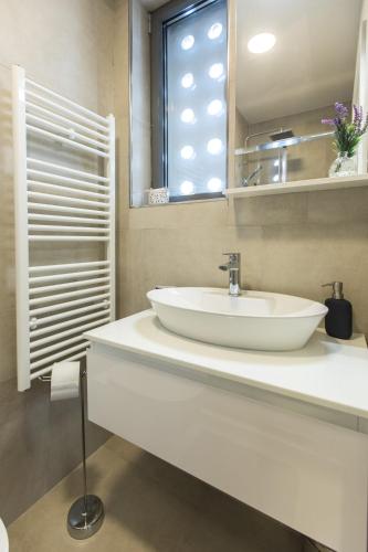 Spacious modern apartment close to the beach