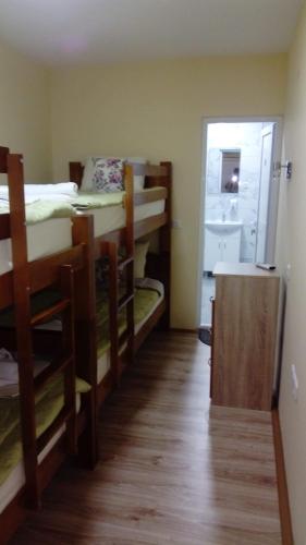 Llit o llits en una habitació de Hostel „Ж