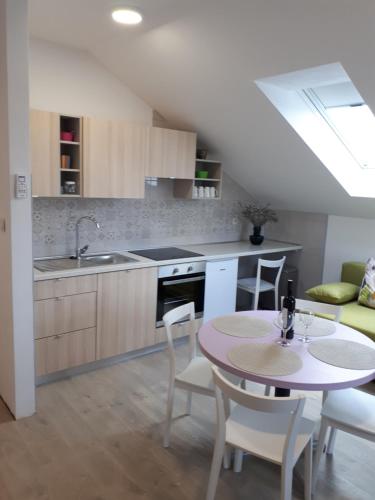 Kuchyň nebo kuchyňský kout v ubytování Apartments Zagy