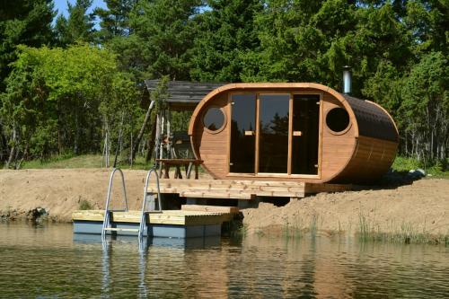 a small wooden boat sitting on top of a body of water at Ungru Holiday Houses in Suuresadama