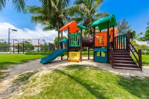 Zona de joacă pentru copii de la Large Luxury Villa