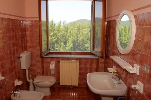 Koupelna v ubytování Agriturismo La Praduscella