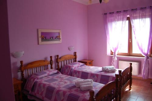 a bedroom with two beds and a window at Mariani Bed&Breakfast in Castellina in Chianti