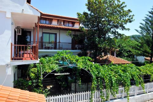 Gallery image of Chrissomalli Sofia Studios in Skiathos Town