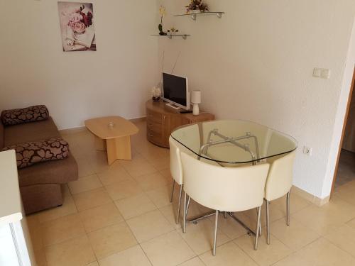 Apartments and Rooms Rosemari