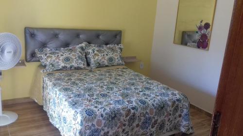 Giường trong phòng chung tại Casa da Celia