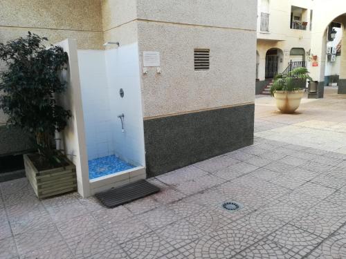 a shower in a wall in a building at En Marina D'Or primera linea real in Oropesa del Mar